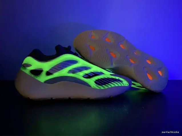 Adidas Salt 700 Fade ID1674 V3 Yeezy 0701